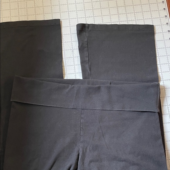 Victoria's Secret Black Fold-Over Waistwing Leggings - Picture 6 of 7